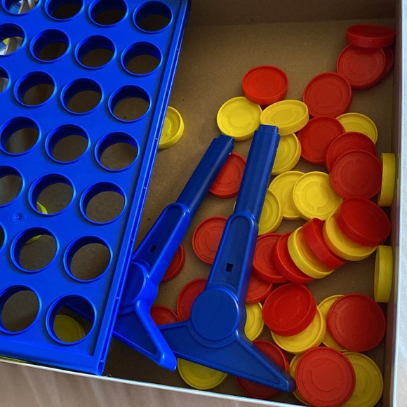 Hasbro ORIGINAL GAME OF CONNECT, 2 players Age 6+ - Picture 4 of 4